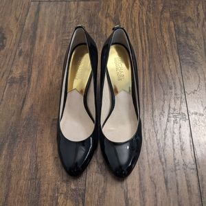 MICHAEL Michael Kors Patent Leather Flex Pump - Black - 8 Narrow